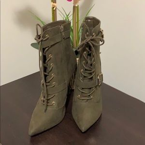 Cute “Carlita” booties - New!